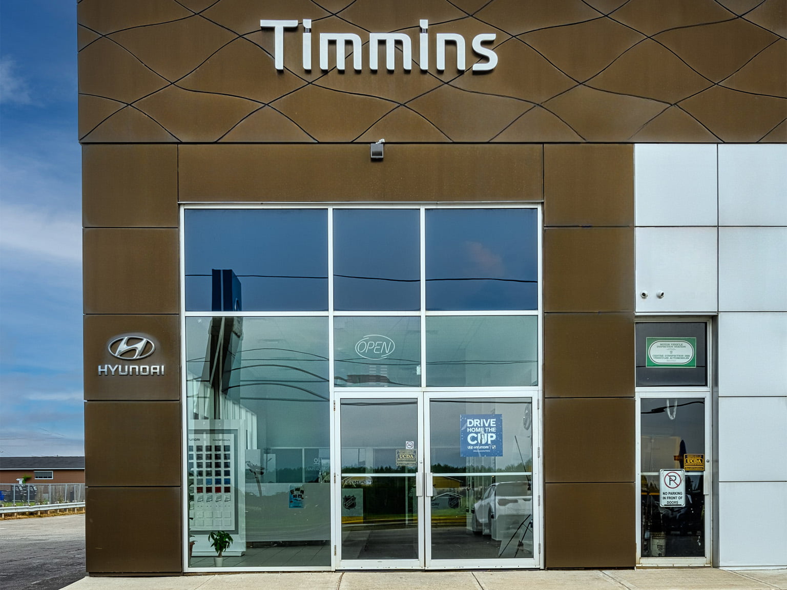 Hyundai Dealership - Timmins with office spaces
