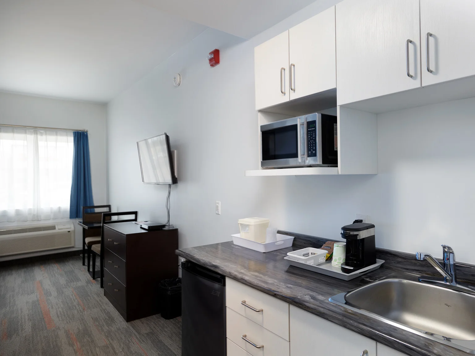 Travelodge Hotel - Marathon kitchen