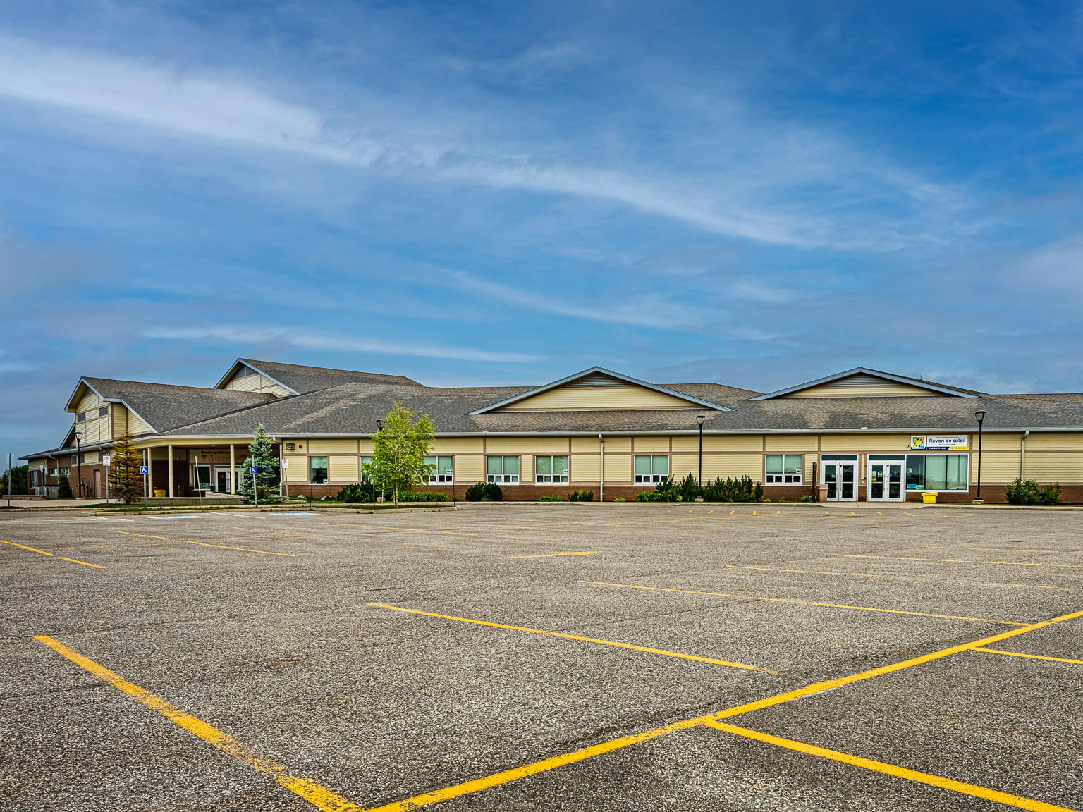 École Publique Lionel-Gauthier School parking area